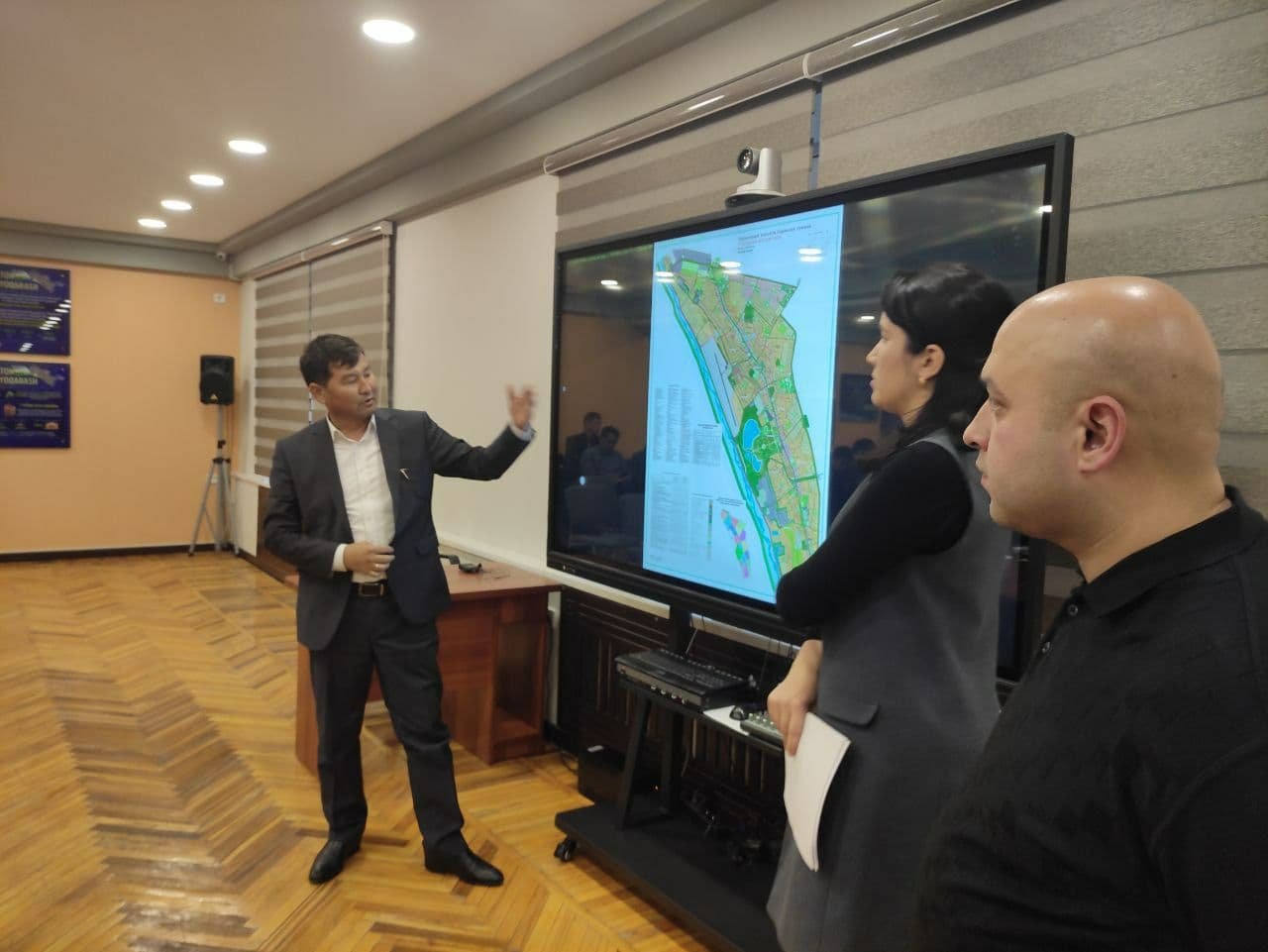 Respublika Shaharsozlik kengashida, Sariosiyo shahar markazining yangidan ishlab chiqilgan Bosh loyihasi muhokamasi bo‘lib o‘tmoqda