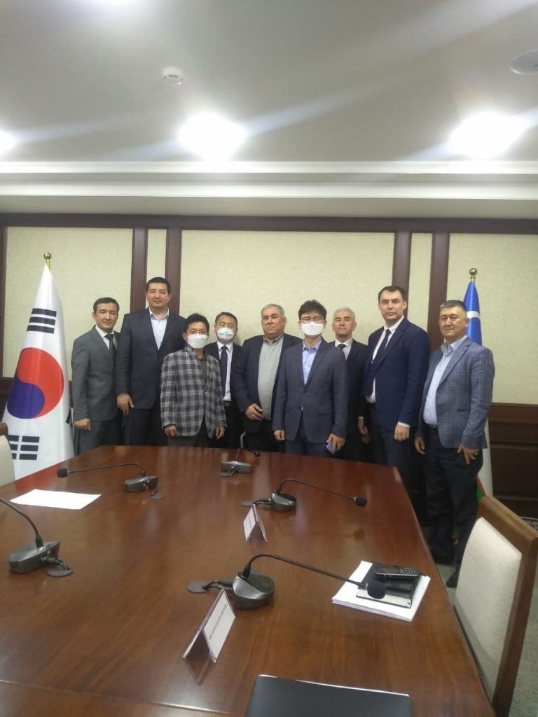 Qurilish vazirligida 